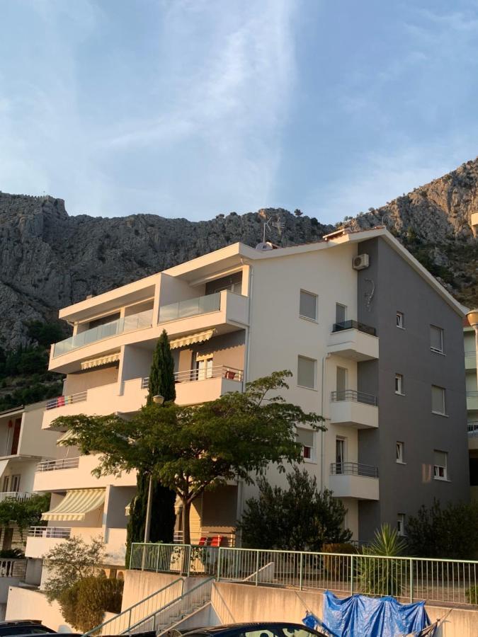 Apartments Beverly Omis Bagian luar foto