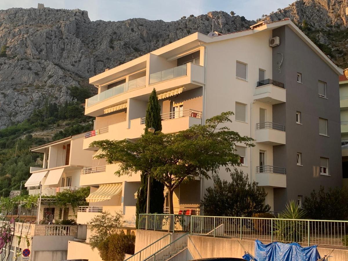 Apartments Beverly Omis Bagian luar foto