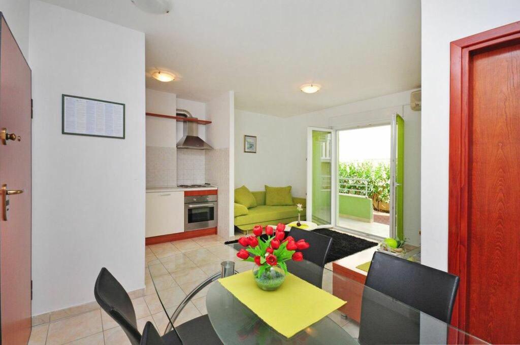 Apartments Beverly Omis Bagian luar foto