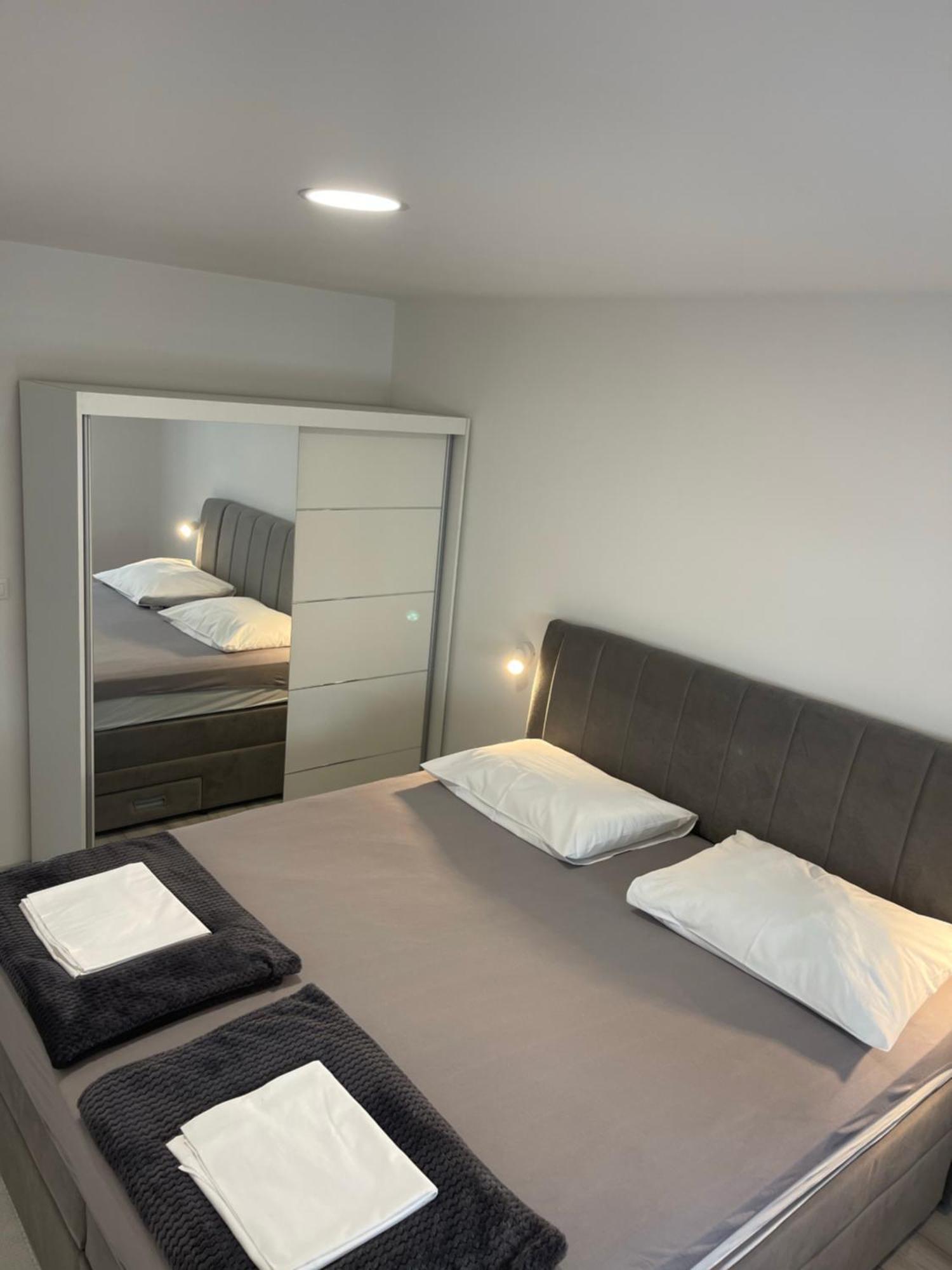 Apartments Beverly Omis Bagian luar foto