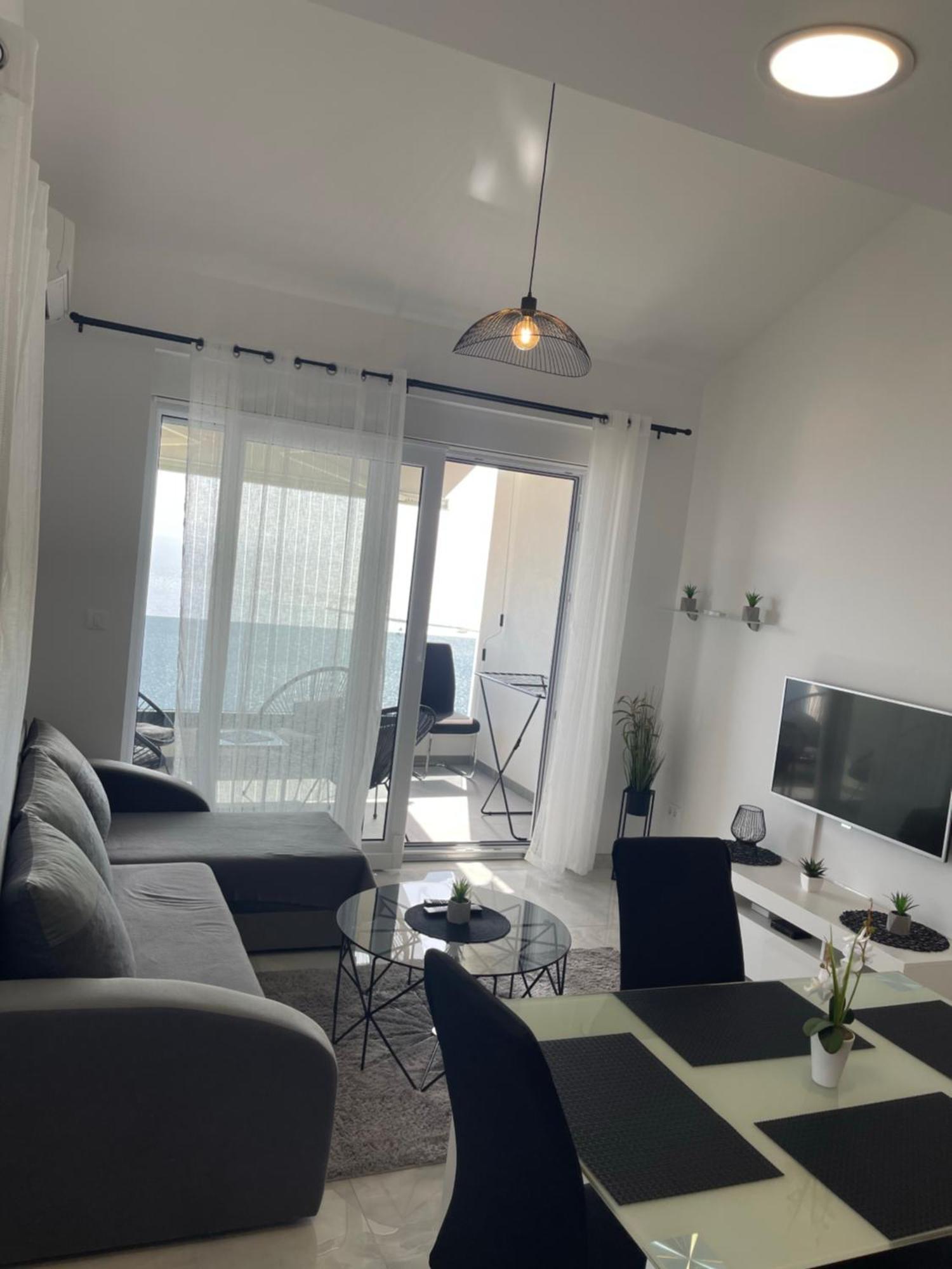 Apartments Beverly Omis Bagian luar foto