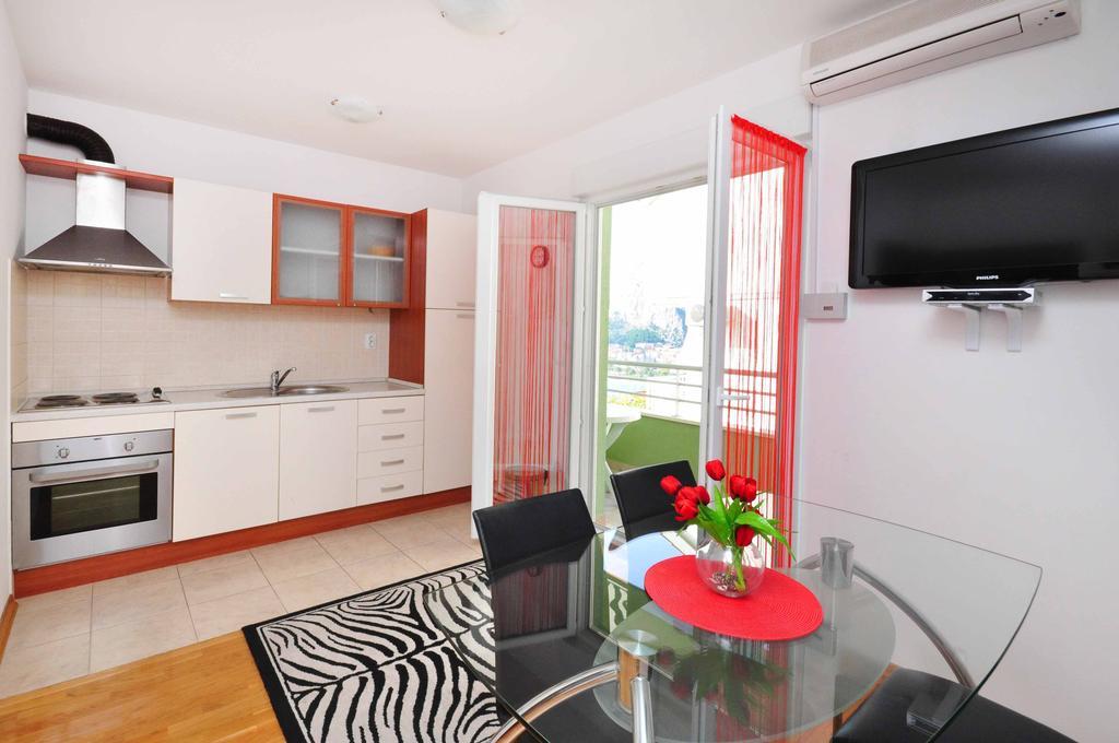 Apartments Beverly Omis Bagian luar foto