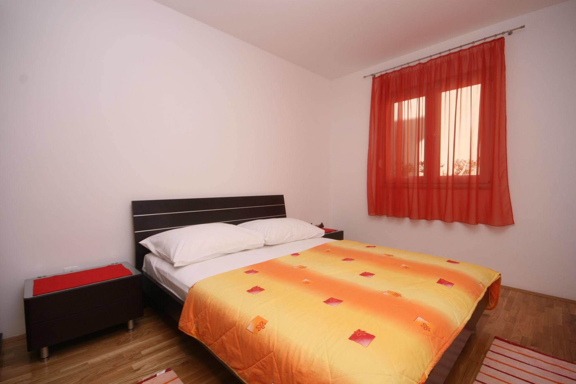 Apartments Beverly Omis Bagian luar foto