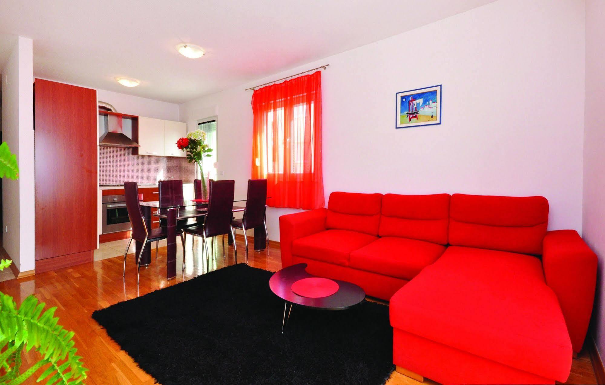 Apartments Beverly Omis Bagian luar foto