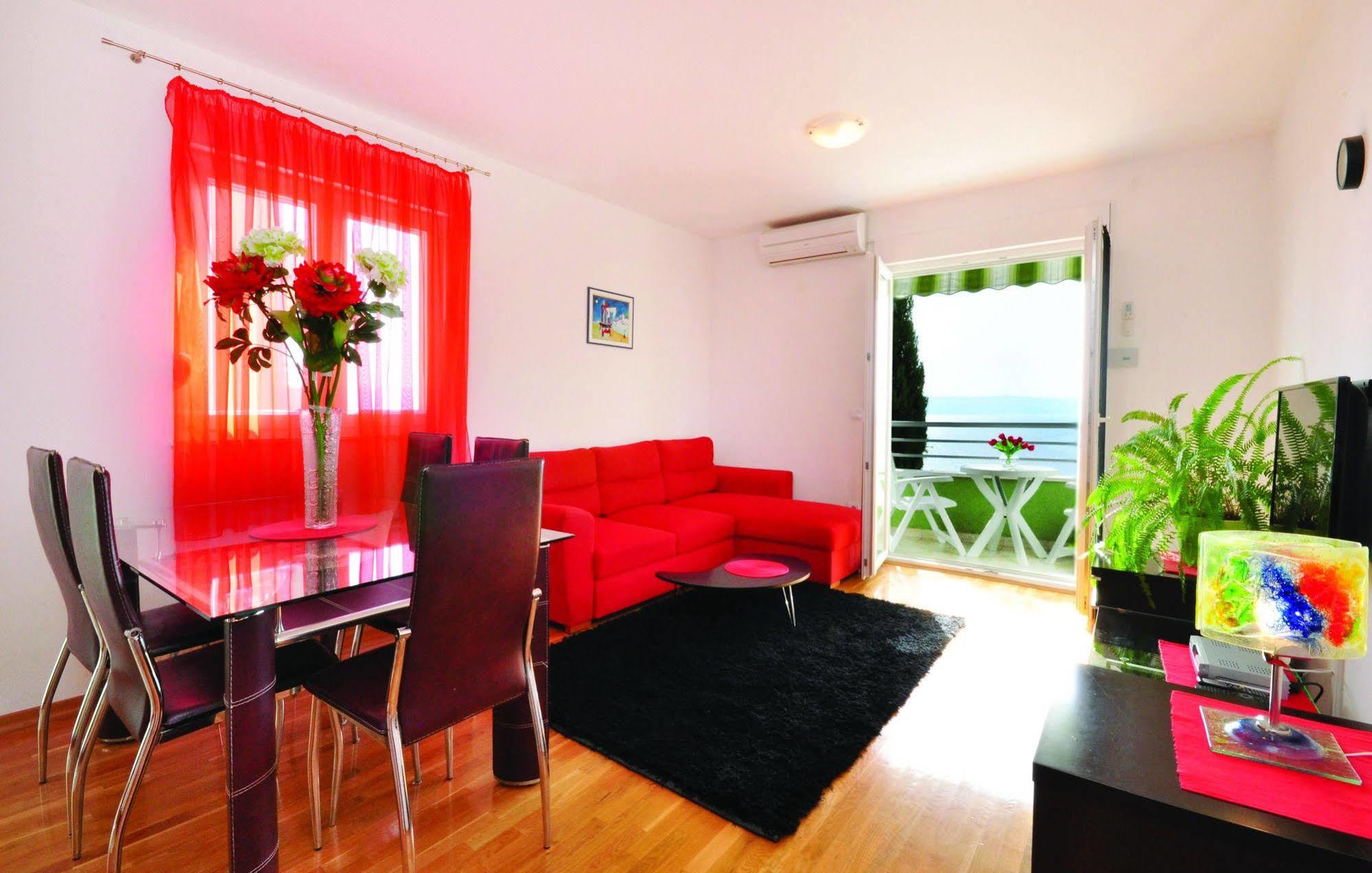 Apartments Beverly Omis Bagian luar foto
