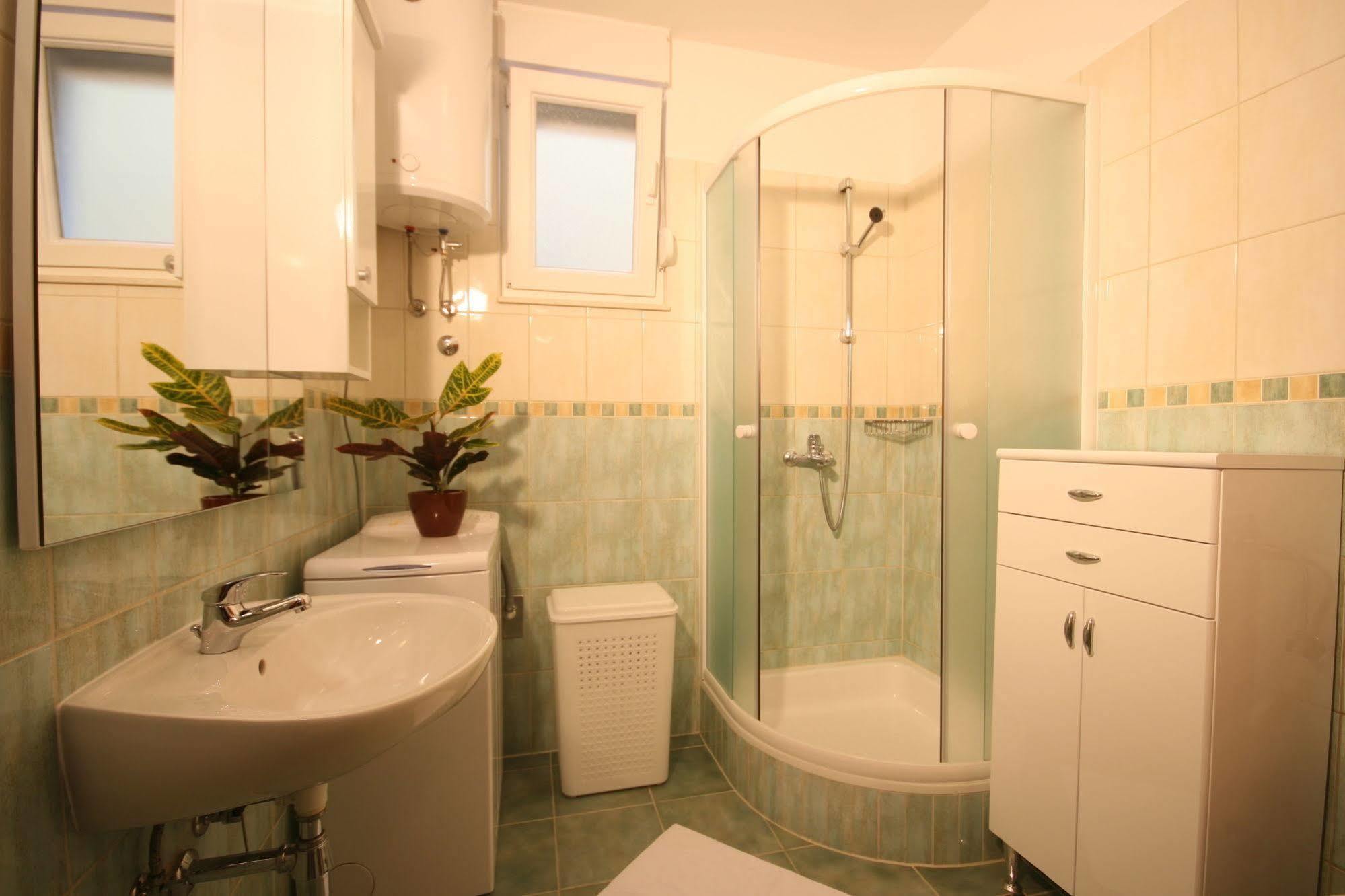 Apartments Beverly Omis Bagian luar foto