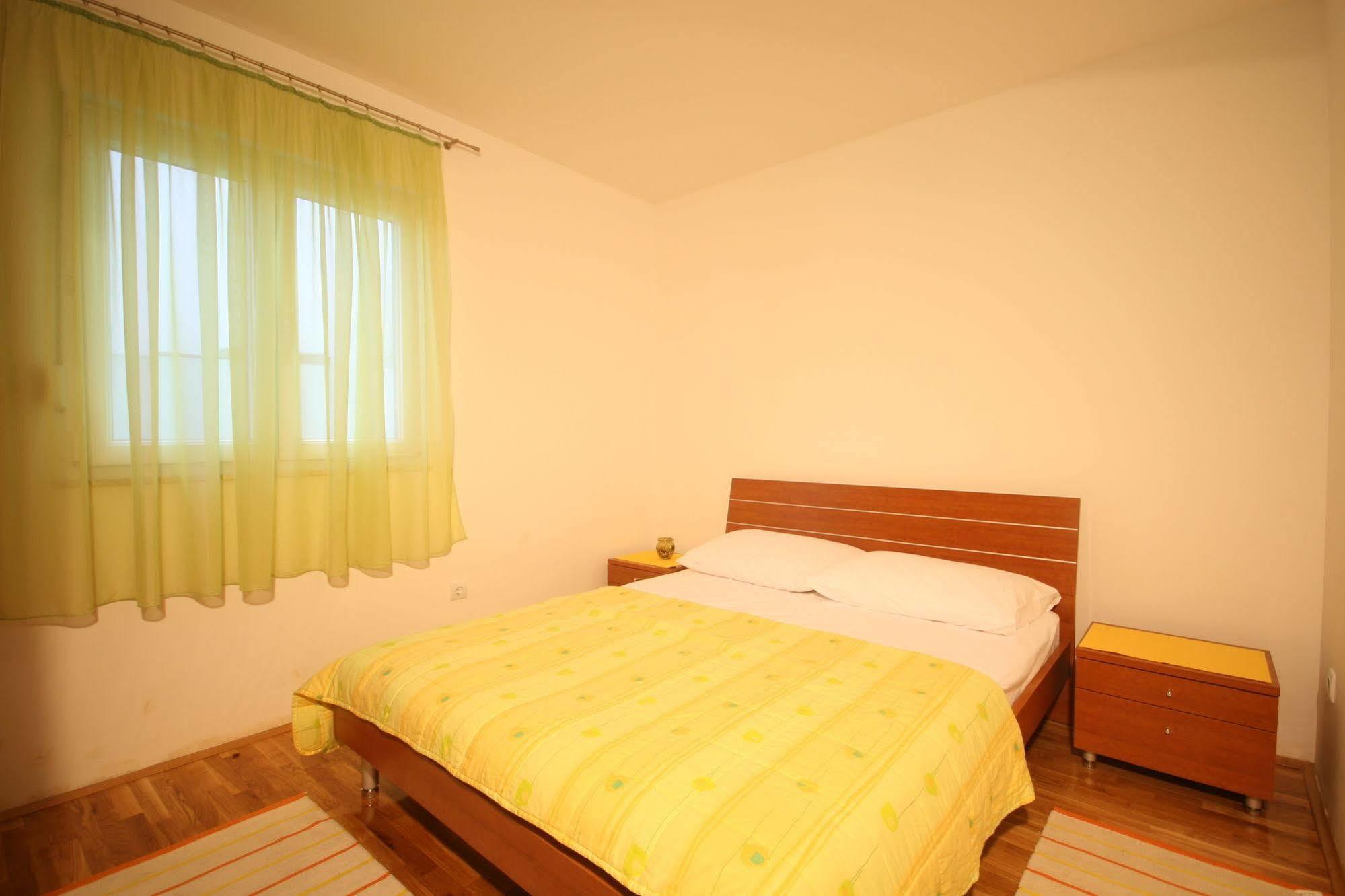 Apartments Beverly Omis Bagian luar foto
