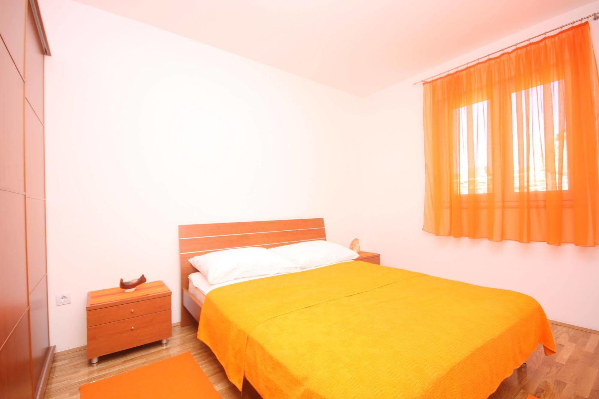 Apartments Beverly Omis Bagian luar foto