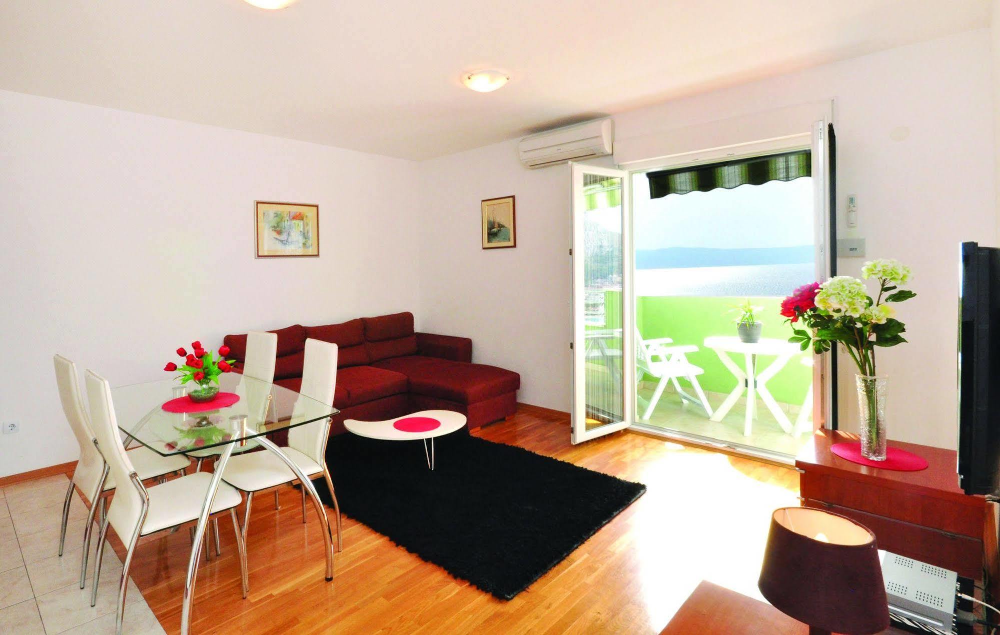 Apartments Beverly Omis Bagian luar foto