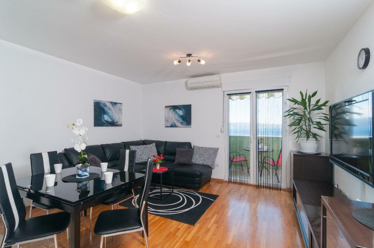 Apartments Beverly Omis Bagian luar foto