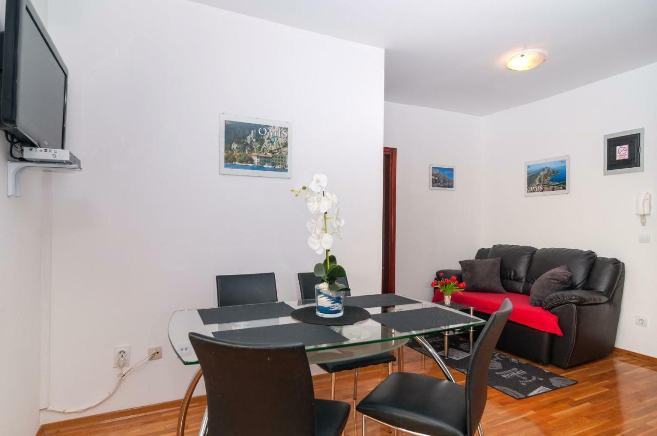 Apartments Beverly Omis Bagian luar foto